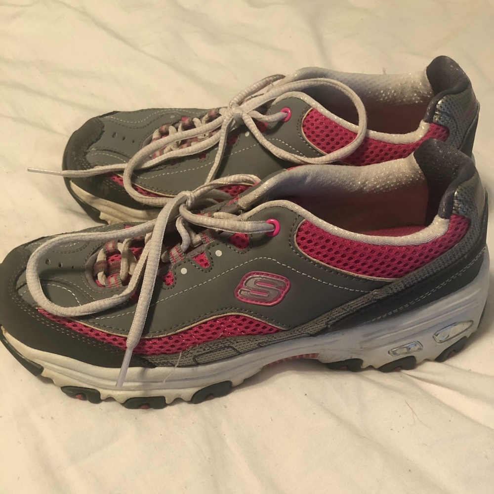 Sketchers tennis shoes